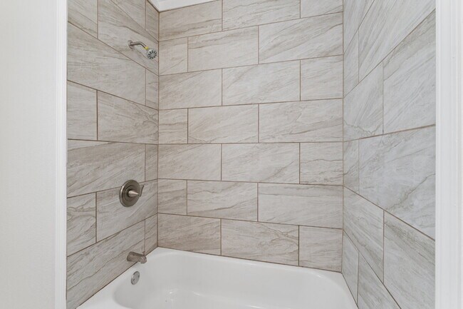 Building Photo - Welcome home to this stunning, light-filled rental that truly has it all! Featuring huge living s...