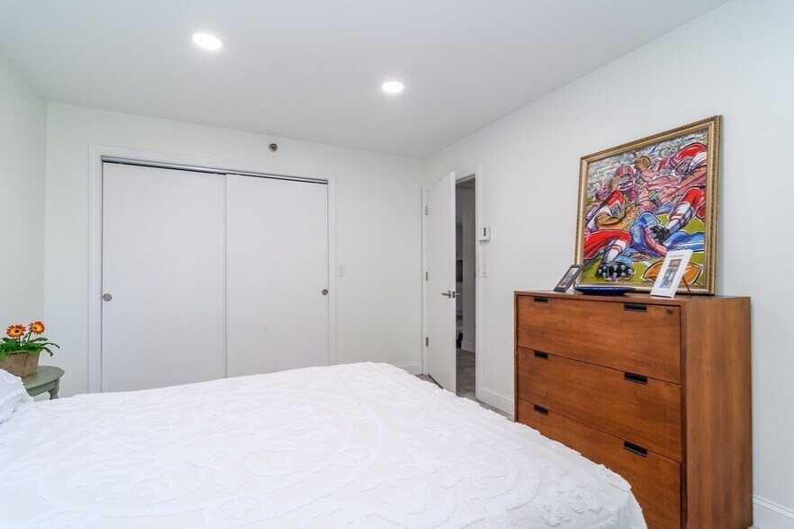 Building Photo - 71 Edgeworth St