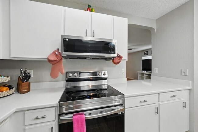 Building Photo - 636 Capricorn St