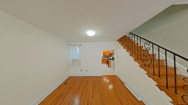 Building Photo - 2629 S Rosewood St