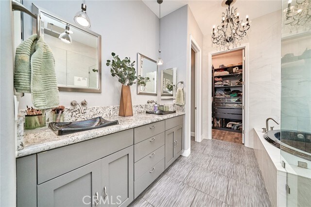 Building Photo - 30480 Sparkle Dr