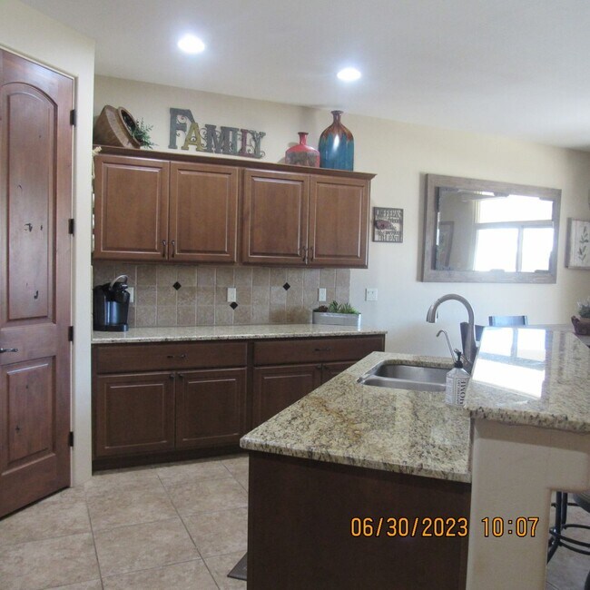 Building Photo - Beautiful Home with 57ft Boat Deep Garage! Can be rented Furnished or Unfurnished