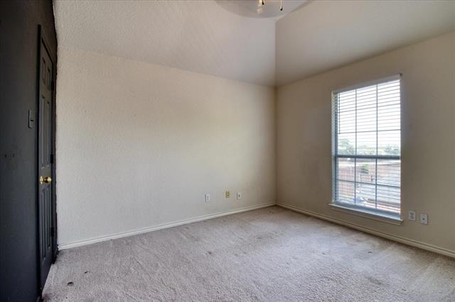 Building Photo - 2712 Summertree Dr