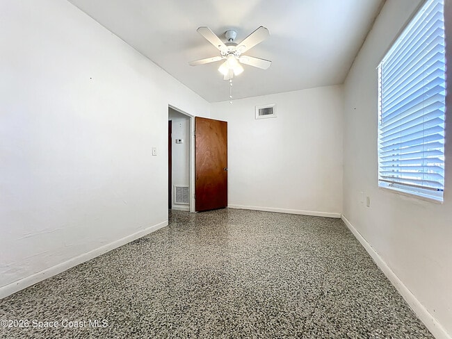 Building Photo - 106 Sunrise Ave