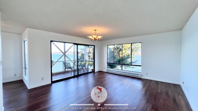 Building Photo - Large corner 2 bedroom surrounded by breathtaking Bay views!