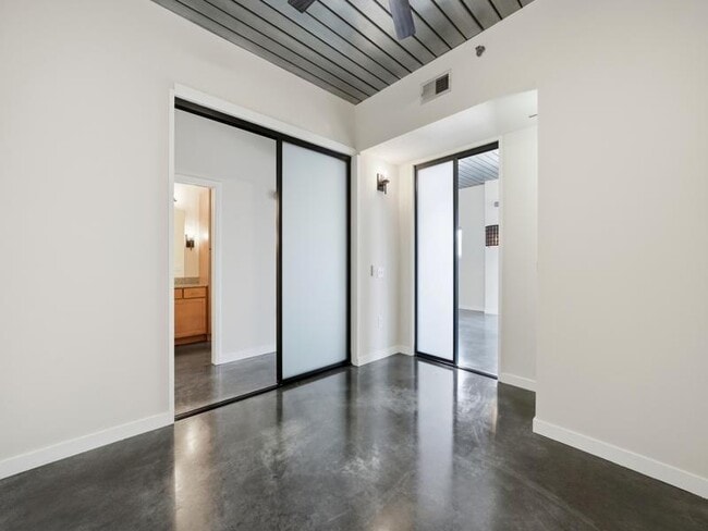 Building Photo - 620 Glen Iris Dr NE