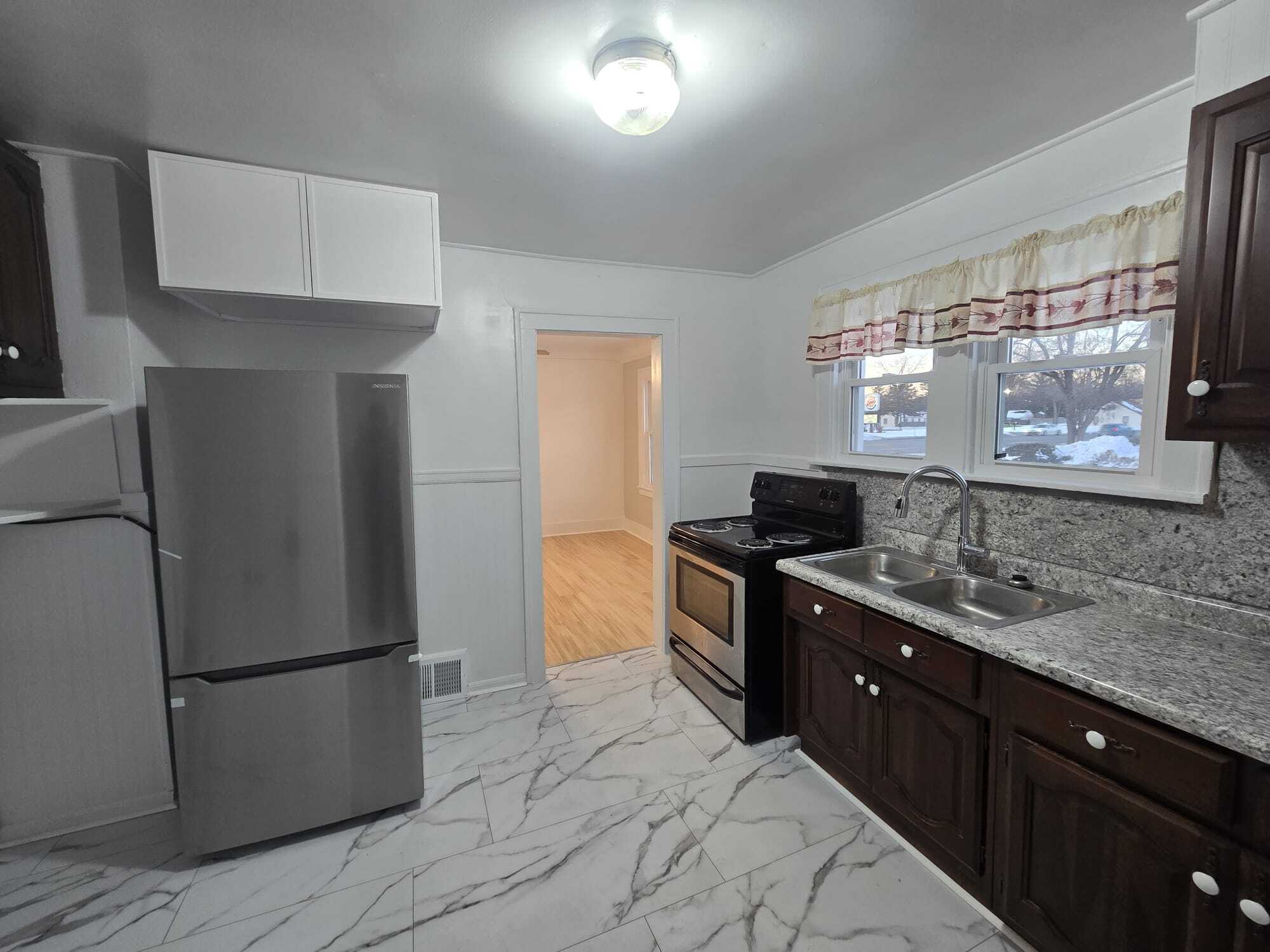 Building Photo - 148 N Wayne Rd