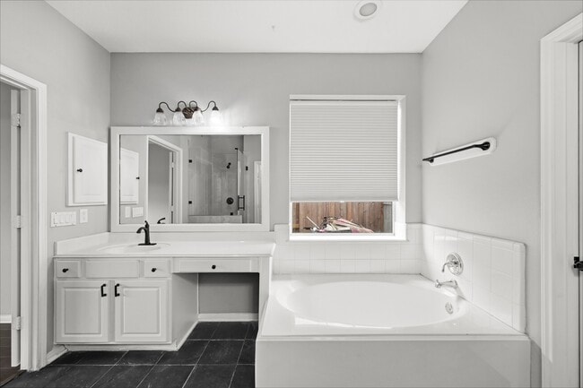 Building Photo - 7531 Fall Creek Bend Ct