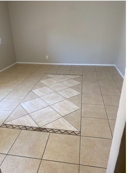 Building Photo - 624 E Marilyn Ave