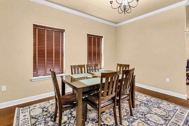 Building Photo - 5 Bedrooms in Crestview!!