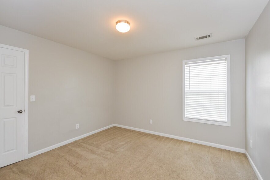 Building Photo - 6492 Grand Hickory Dr
