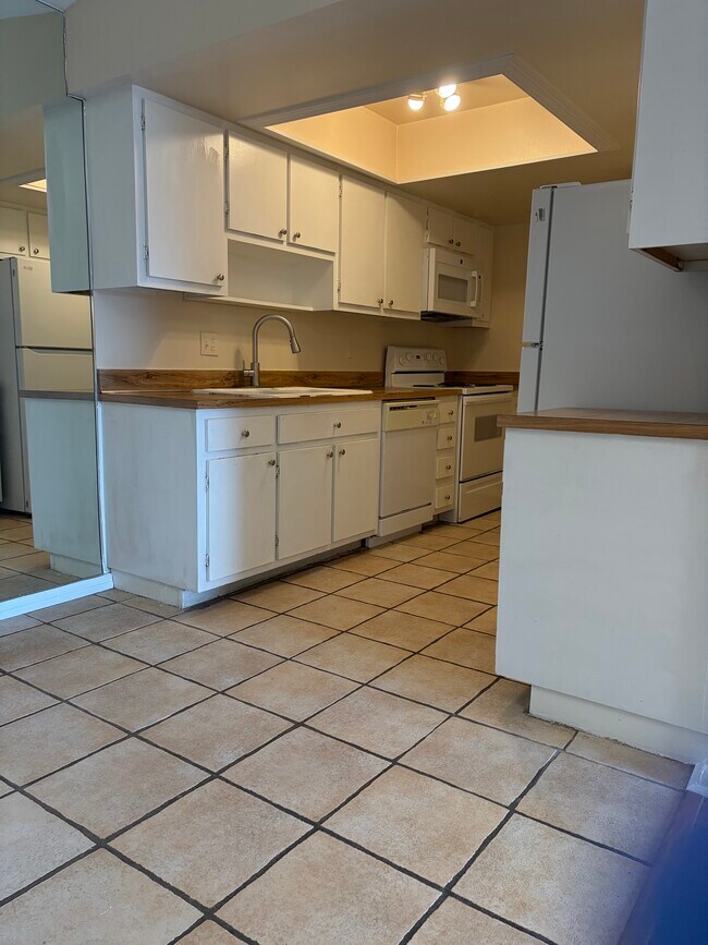 Building Photo - Tamrind Condominium