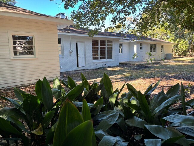 Building Photo - 2001 Michael Terrace