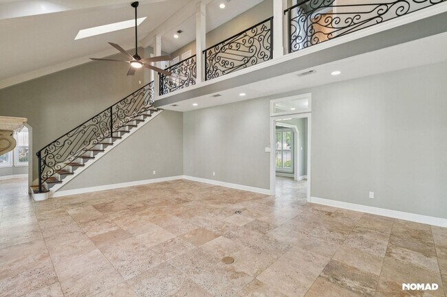 Building Photo - Spacious 4BR House in Pensacola; Pool