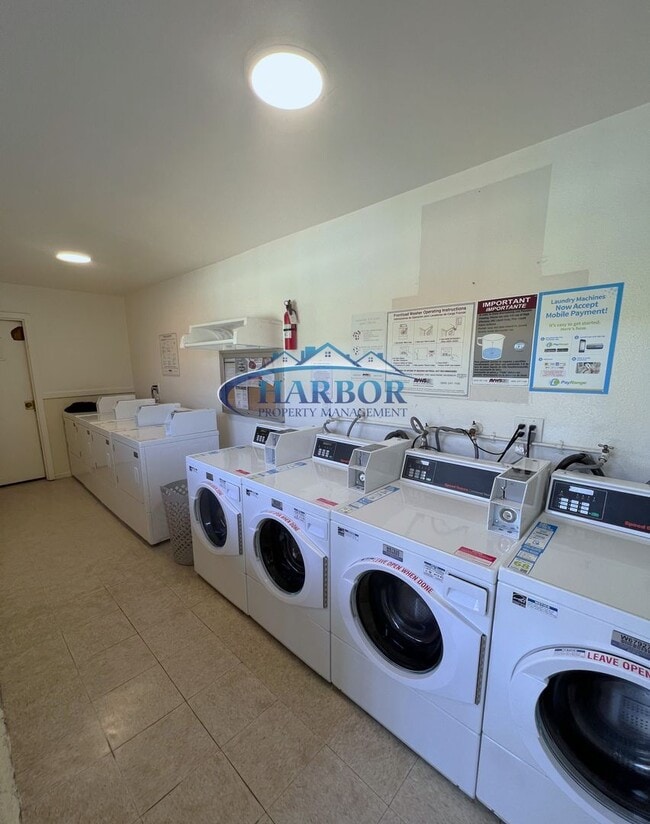 Building Photo - Charming Studio in Gated Community