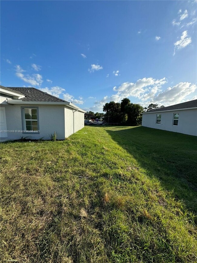 Building Photo - 2811 Karen Ave N