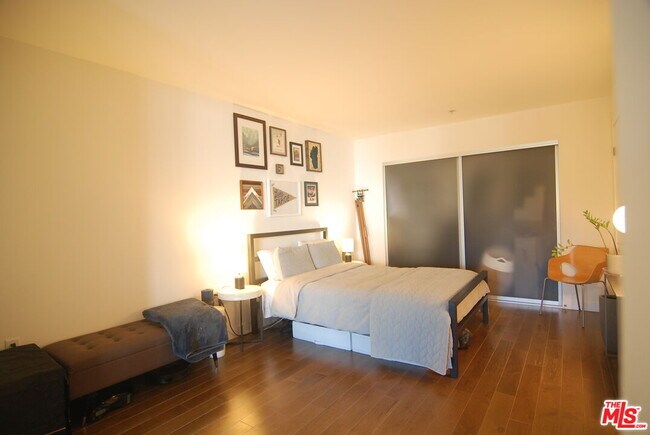 Building Photo - 901 Flower St