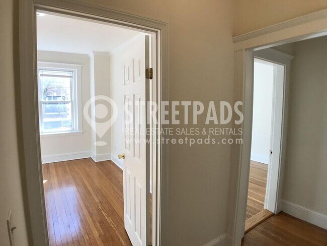 Building Photo - 2 bedroom in Boston MA 02135