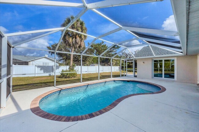 Building Photo - Annual Pool Home for Rent in Englewood