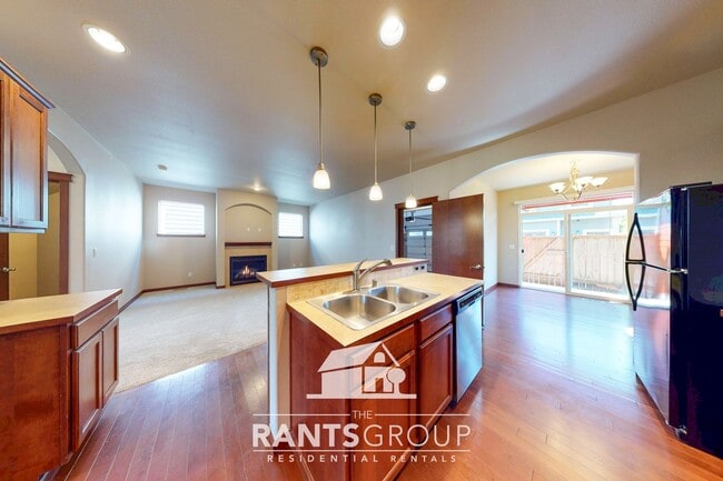 Building Photo - Fantastic Puyallup Neighborhood! Easy Commute to JBLM!