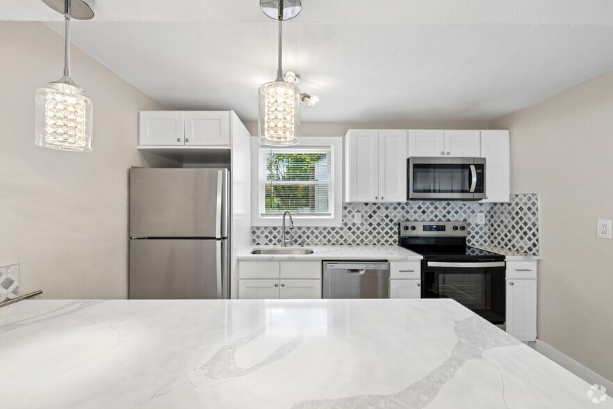 2BR, 1BA - 1,078SF - Kitchen - Atbridge TownHomes