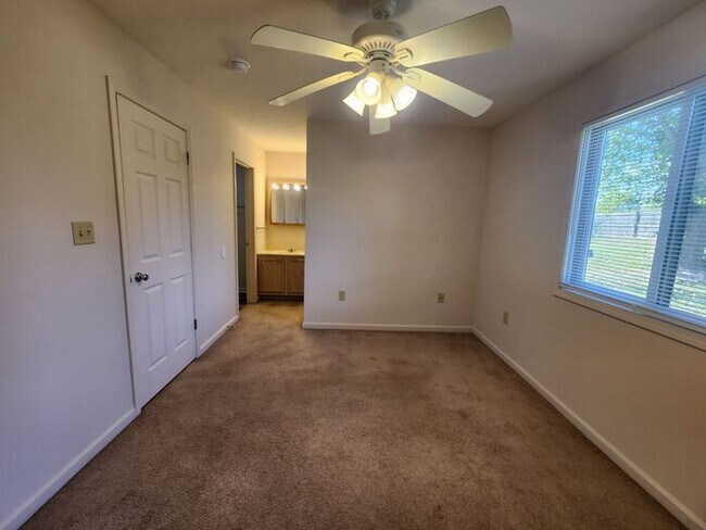 Building Photo - Scary Good Deal