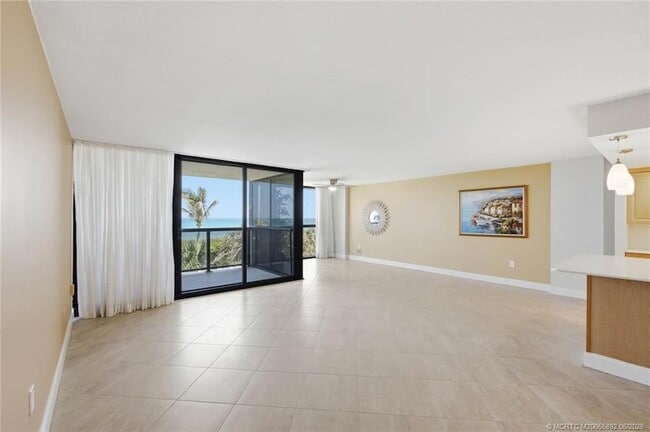 Building Photo - 10410 S Ocean Dr
