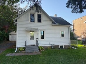 Building Photo - Cloquet MN - 3-bed - 1-bath - 1 - car Sing...