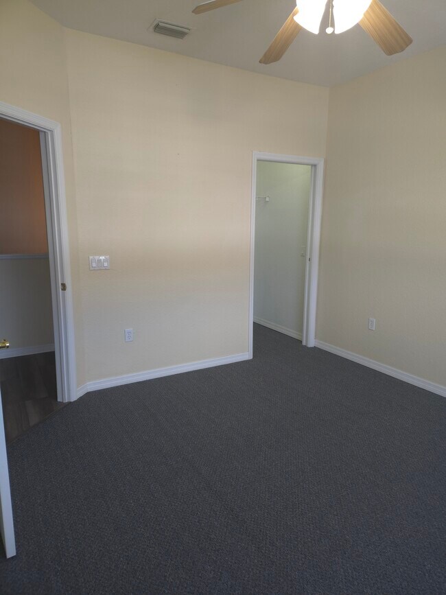 Building Photo - 3409-3410 10 Th Ln W