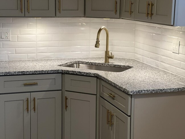 Building Photo - 9 W 2nd Ave