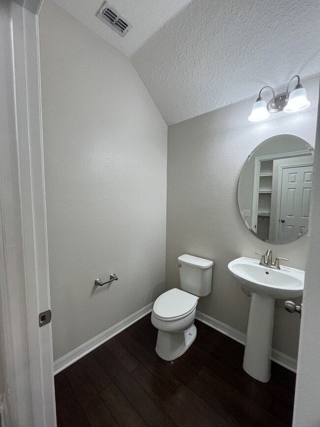 Building Photo - 677 Oak Lake Ln