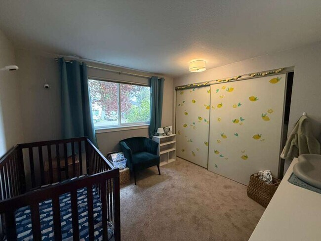 Building Photo - 2 Bedroom 2 Bathroom + Parking and Storage!