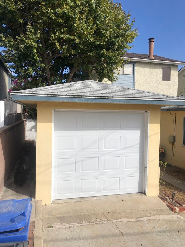 1 car garage with remote door - 1802 Green Ln