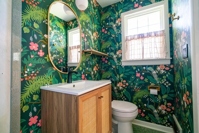 Building Photo - Charming 4 Bed, 2/5 Bath East Bench House