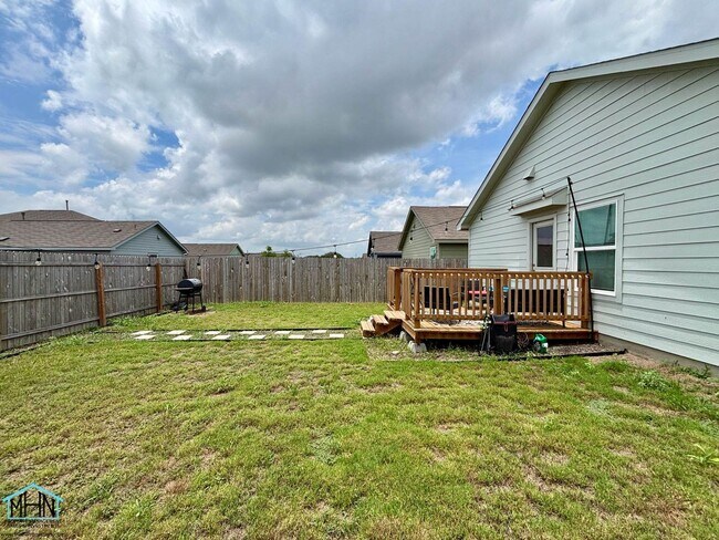 Building Photo - Welcome Home to this Charming 3-Bedroom 2-...