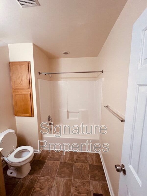 Building Photo - 555 Fairfax Ave