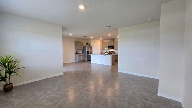 Building Photo - Beautiful 4 Bedroom, 2 bath home is Availa...
