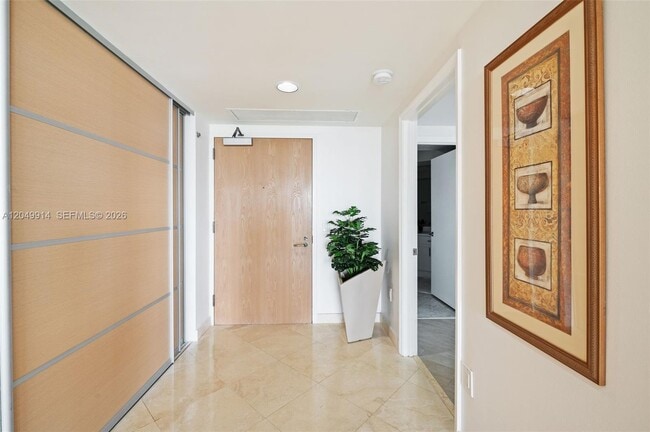 Building Photo - 16400 Collins Ave