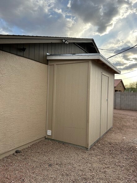Building Photo - 2822 E Mobile Ln