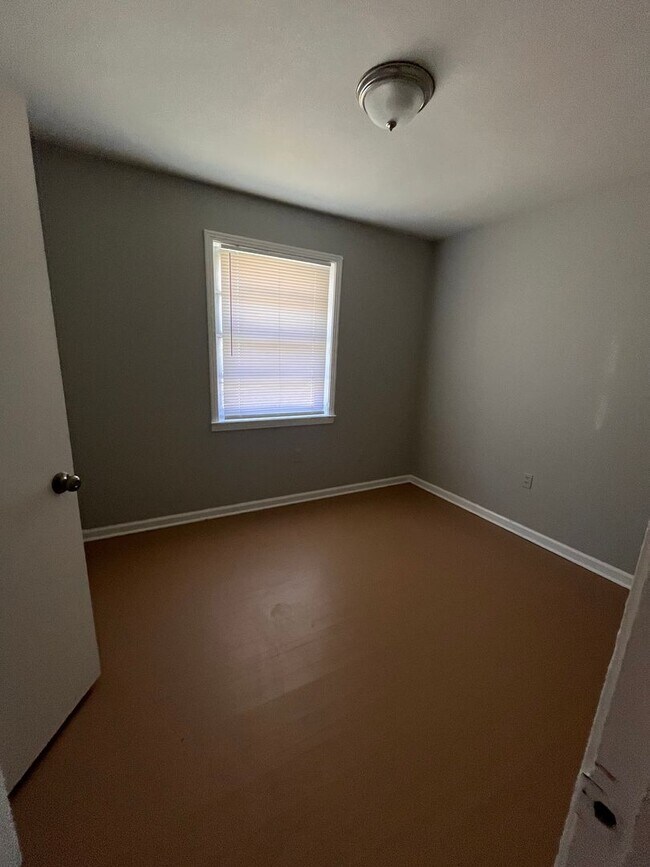 Building Photo - Great Property in quite Neighborhood