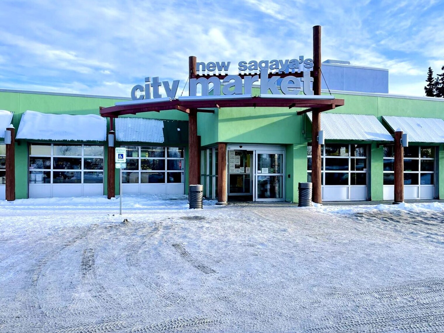 Building Photo - 854 W 13th Ave