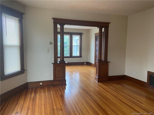 Building Photo - 53 Oakwood Ave