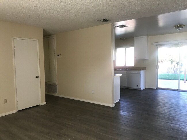Building Photo - Cozy Grand Terrace Home