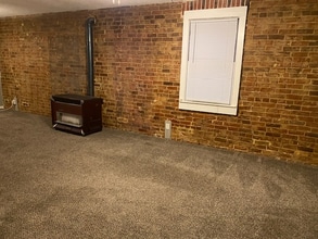 Building Photo - 313 Main St