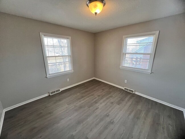 Building Photo - Beautiful Home with Two Living Rooms and Plenty of Outdoor Space