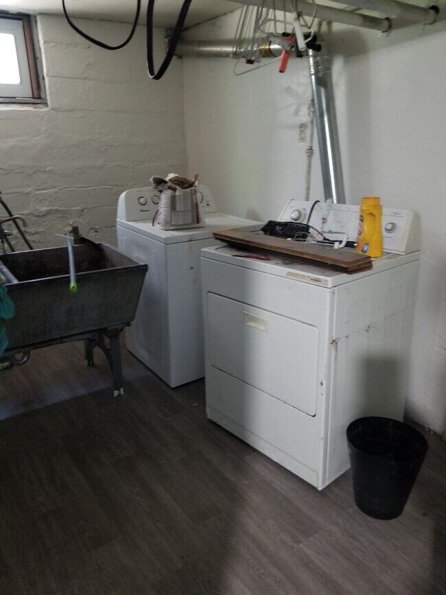 LL- Laundry - 1507 E 22nd St