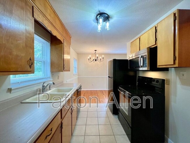 Building Photo - 14 Friendly Hollow