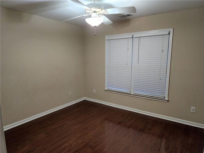 Building Photo - 12990 Meridian Ct