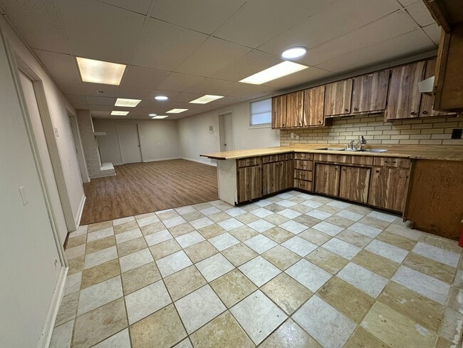 Building Photo - 170 Desimone Dr