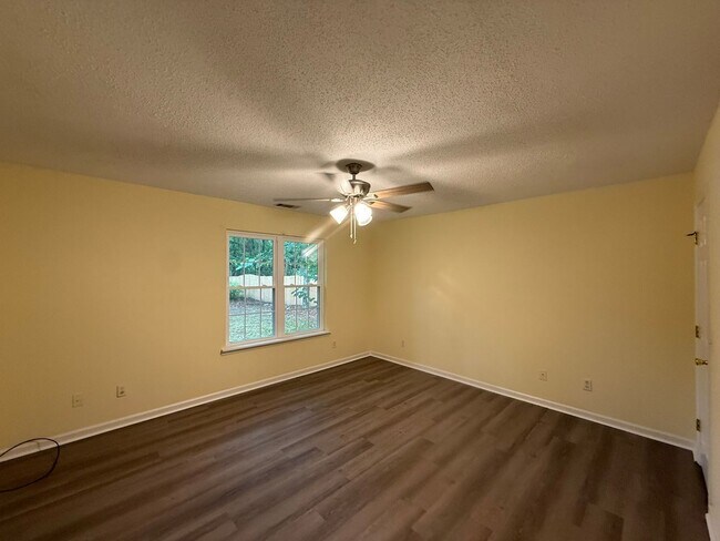 Building Photo - 510 Whistlestop Cir